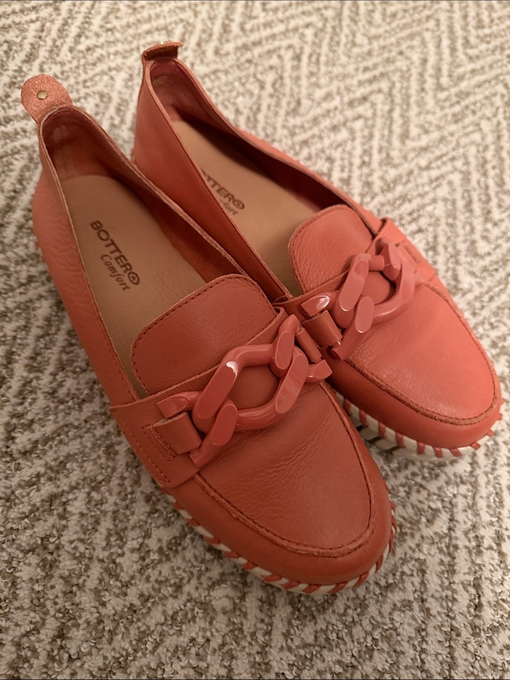 Tommy Bahama Coral-Orange ( salmon ) Chain-Link Leather Loafers
